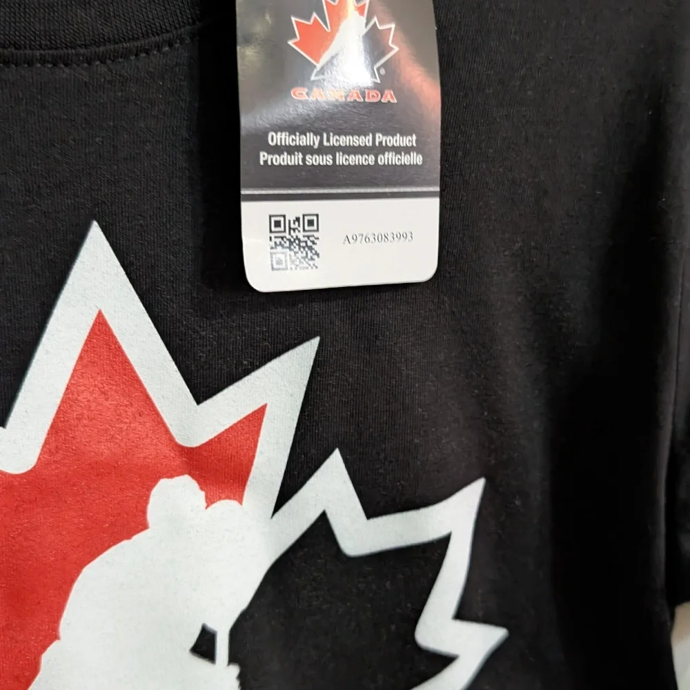 NEW Team Canada Hockey T-Shirt Youth Small (7/8?) *P6 - Picture 2 of 3